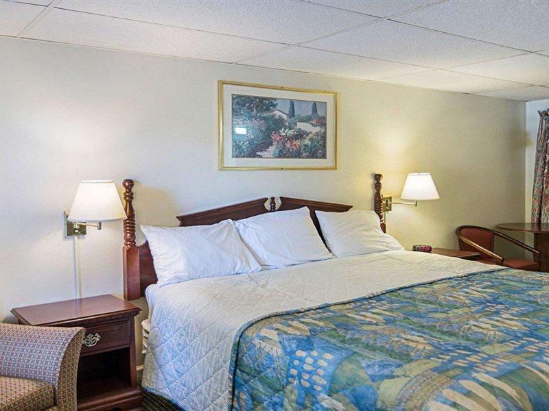 Rodeway Inn Westminster Buitenkant foto