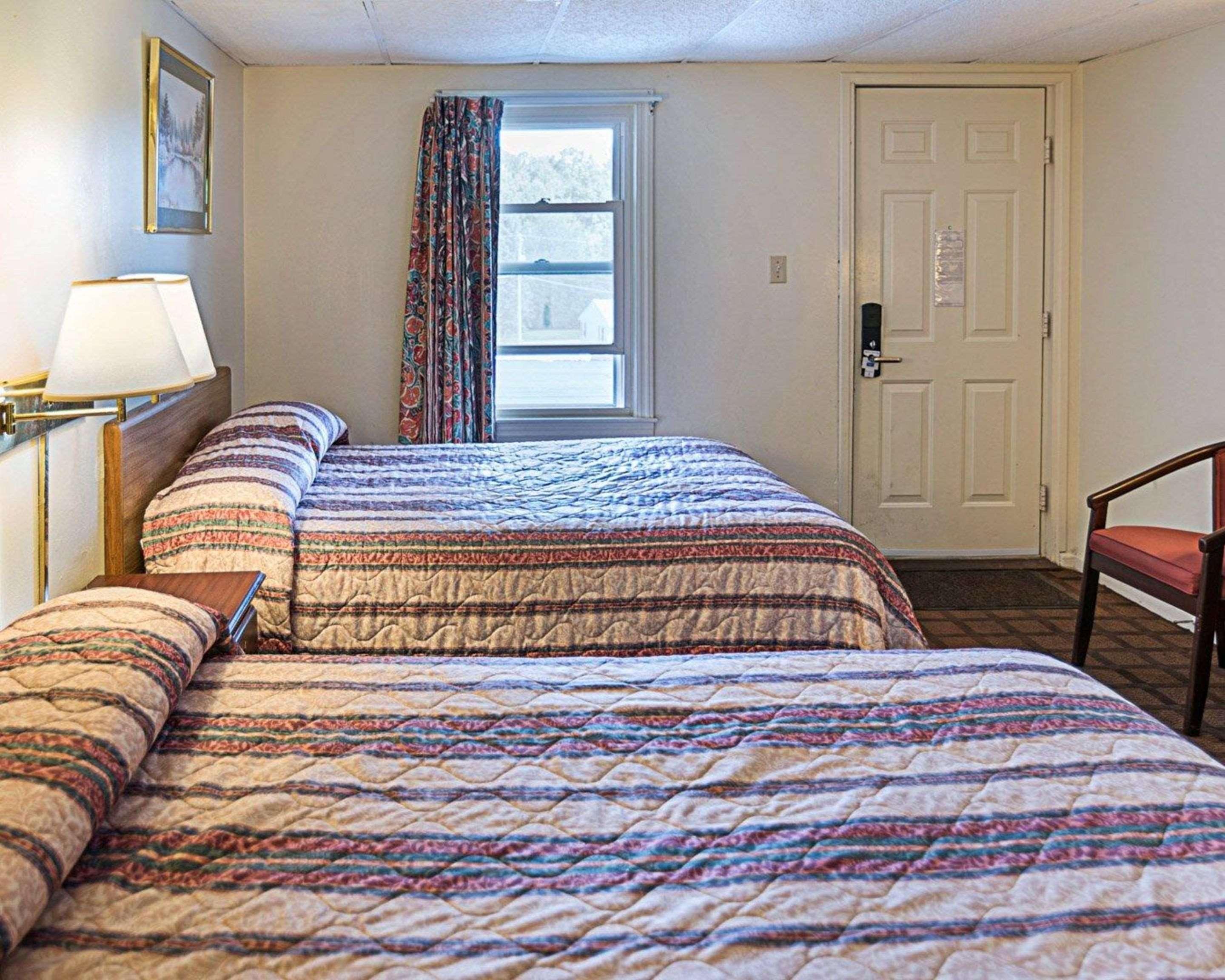 Rodeway Inn Westminster Buitenkant foto